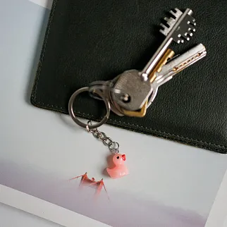 Брелок с уткой розовой