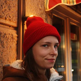 Шапка Kusto Kalmar красная (удлиненная)