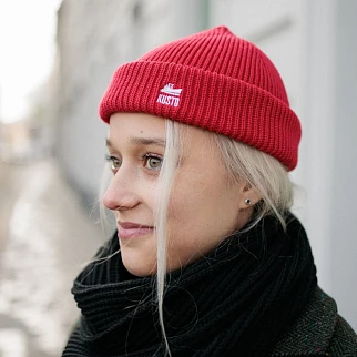 Шапка Kusto Pin Short красная с вышивкой