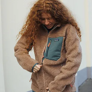 Флиска Patagonia женская Classic Retro-X Fleece Jacket pampas tan - nouveau green