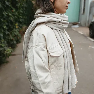 Шерстяной шарф Friend Function Топленое молоко