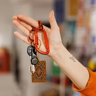 Брелок металлический FRIEND FUNCTION Ковер