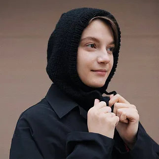 Вязаный капор капюшон Friend Function черный