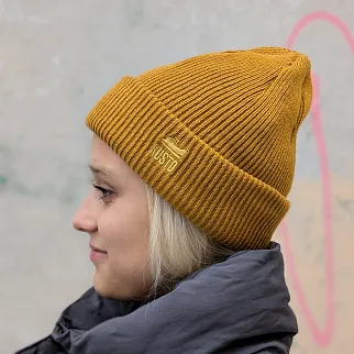 Шапка Kusto One горчичная с вышивкой