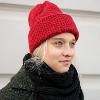 Шапка Kusto Heat красная с вышивкой