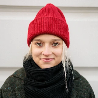 Шапка Kusto Heat красная с вышивкой