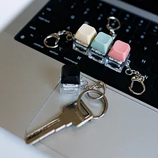 Брелок с кнопкой клавиатуры (разные цвета)
