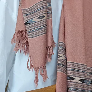 Большой шерстяной шарф Dusty Pink Folk