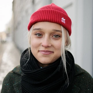 Шапка Kusto Pin Short красная с вышивкой