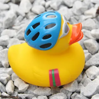 Утка Велосипедист в шлеме