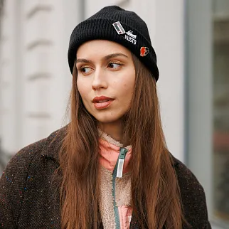 Шапка Kusto SHORT черная с вышивкой