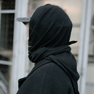 Косынка Friend Function шерстяная черная