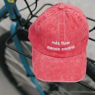 Кепка Friend Function mas flow menos control красная со светонакопительной нитью