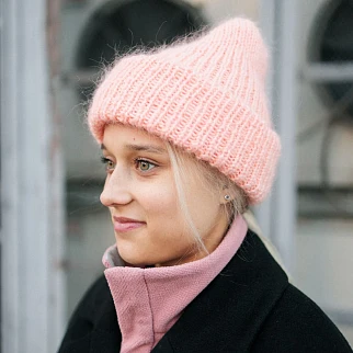 Мохеровая шапка Friend Function розовая