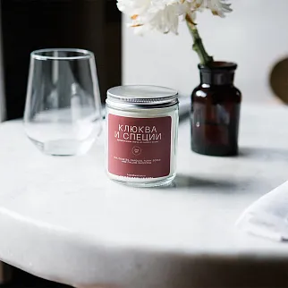 Свеча Friend Function Клюква и специи 240 мл