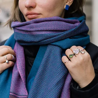 Большой шерстяной шарф Dark Orchid Folk