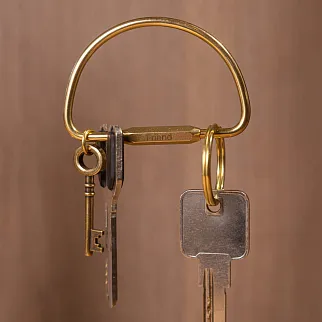 Карабин для ключей с гравировкой и ключиком Friend Function