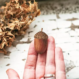 Деревянная брошка PlantMyBones Жёлудь