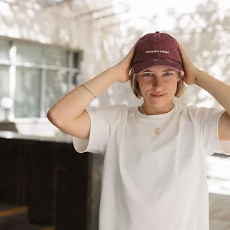 Кепка Friend Function save the robots вишневая со светонакопительной нитью