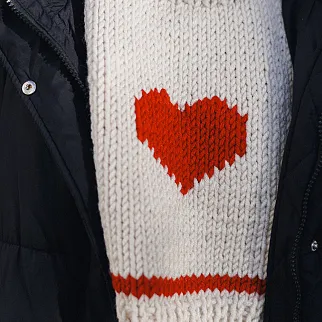 Манишка Мурмуризм белая с сердечком