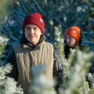 Шапка Kusto Stripes черно-красная