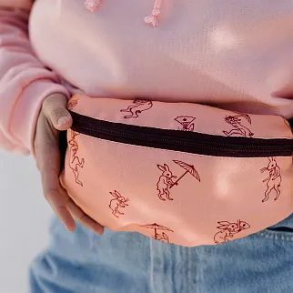 Сумка на пояс Friend Function Беспокойные зайцы светло-розовая