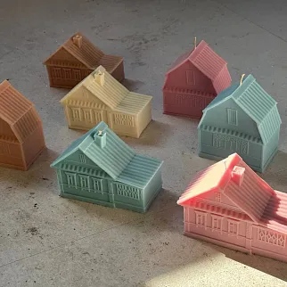 Ароматическая свеча Unification Love «‎Деревенский дом» белая