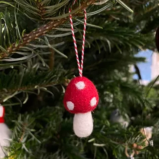 Игрушка на елку из шерсти Грибочек красный