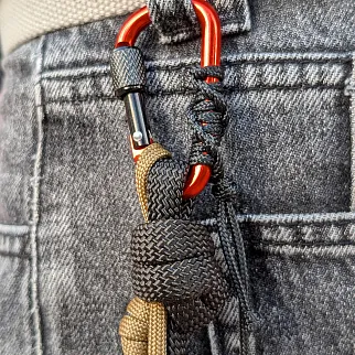 Подвес-брелок Friend Function простой черно-красный