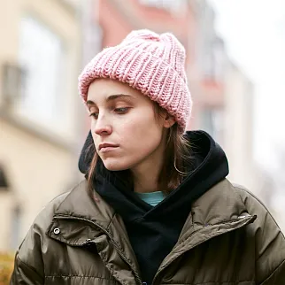 Вязаная шапка KUKA розовая