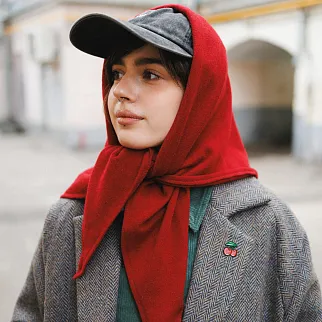 Косынка Friend Function шерстяная и красная (сангрия)