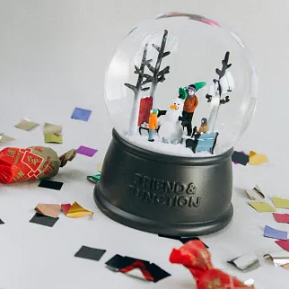 Снежный шар Friend Function Новогодний двор