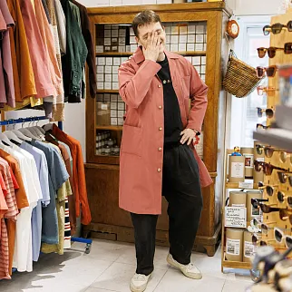 Рабочий халат Friend Function розовый и лаконичный