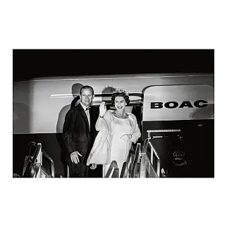 Книга Her Majesty. A Photographic History 1926–2022