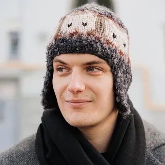 Шапка CHECK YA HEAD серая с рисунком Котики Т2165/153