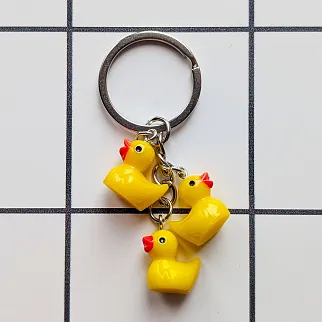 Брелок с тремя утками желтыми