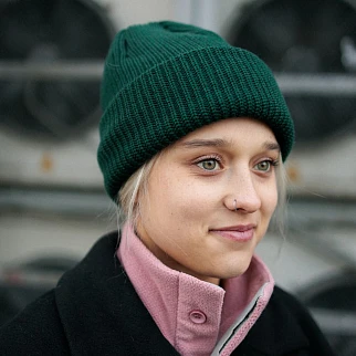 Шапка Kusto Heat зеленая с вышивкой