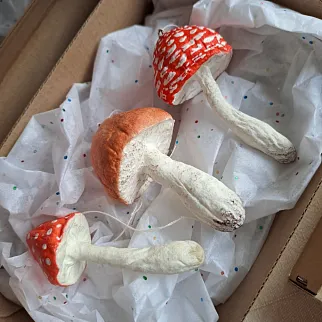 Набор елочных игрушек: мухомор с острой шляпкой, белый гриб, мухомор обычный