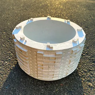 Бетонное кашпо в виде панельки белое