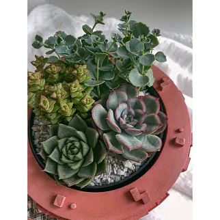 Бетонное кашпо в виде панельки кирпичное