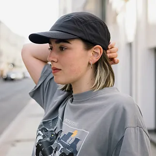 Бейсболка SHU черная