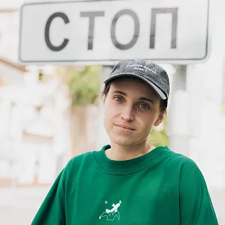 Кепка Friend Function а можно другой знак? черная со светонакопительной нитью