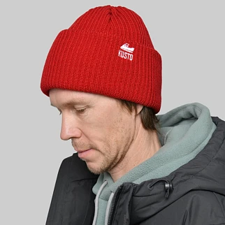 Шапка Kusto Heat красная с вышивкой