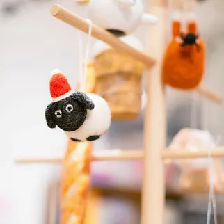 Елочная игрушка из валяной шерсти Aveva Овечка