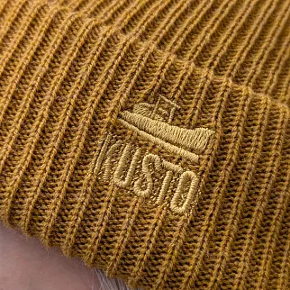 Шапка Kusto One горчичная с вышивкой