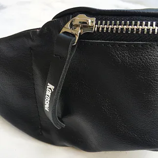 Кожаная сумка на пояс черная Kokosina с кожаным ремнем