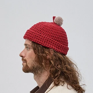 Шапка CHECK YA HEAD красная с помпоном 26222/33
