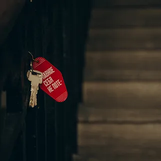 Брелок на ключи Главное себя не поте-