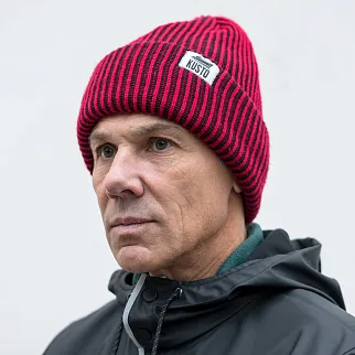 Шапка Kusto Stripes черно-красная