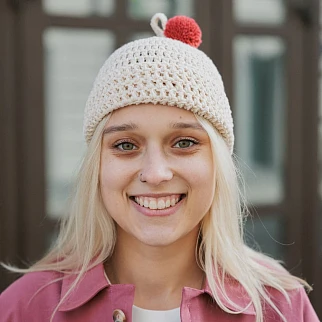 Шапка CHECK YA HEAD бежевая с помпоном 26222/147